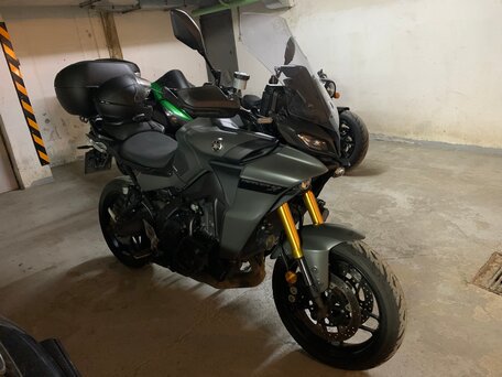 2022 Yamaha MT-09 Tracer (FJ-09), серый, 1349000 рублей, вид 4