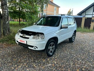 2017 Chevrolet Niva I Рестайлинг, белый, 680000 рублей, вид 1