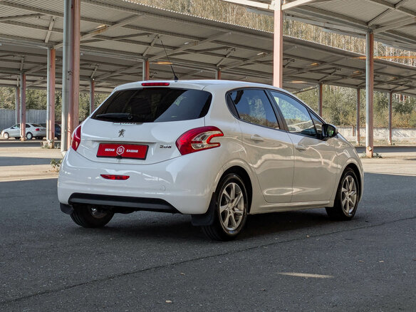 2013 Peugeot 208 I, белый, 559900 рублей - вид 6
