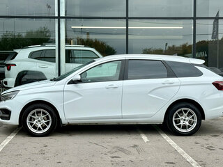2024 Lada (ВАЗ) Vesta SW I Рестайлинг (NG), белый, 1268000 рублей, вид 4
