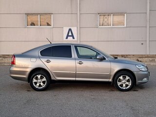 2011 Skoda Octavia II (A5) Рестайлинг, серый, 600000 рублей, вид 4