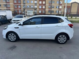 2015 Kia Rio III Рестайлинг, белый, 835000 рублей, вид 5