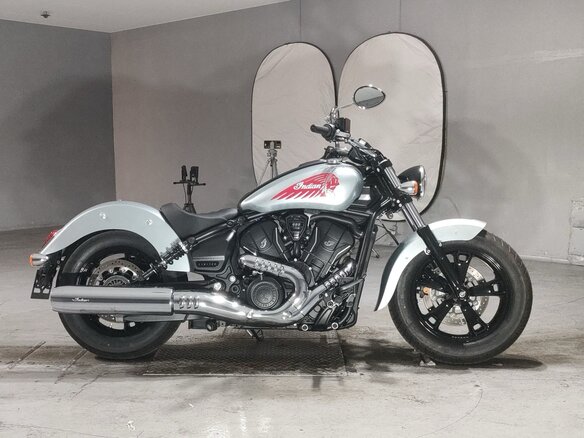 2025 Indian Scout Sixty, серебристый, 1196000 рублей