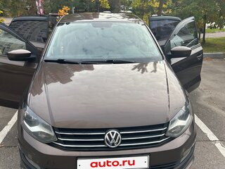 2016 Volkswagen Polo V Рестайлинг, коричневый, 1030000 рублей, вид 1