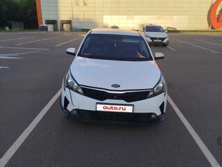 2021 Kia Rio IV Рестайлинг, белый, 1000000 рублей, вид 2