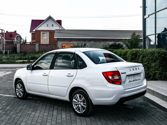 2026 Lada (ВАЗ) Granta I Рестайлинг, белый, 1207000 рублей - вид 2