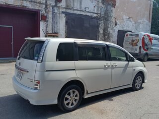 2013 Toyota ISis I Рестайлинг, белый, 1250000 рублей, вид 4