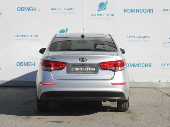 2017 Kia Rio III Рестайлинг, серебристый, 1050000 рублей - вид 5