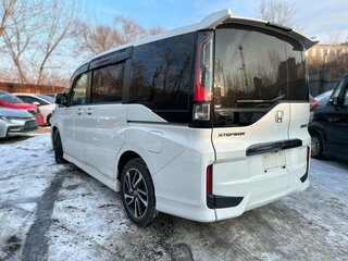 2017 Honda Stepwgn Spada V Рестайлинг, белый, 2200000 рублей, вид 4
