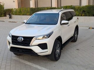 2023 Toyota Fortuner II Рестайлинг, белый, 3666666 рублей, вид 3