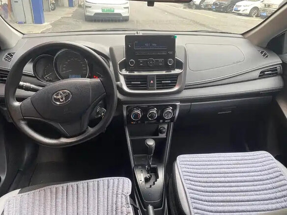 2021 Toyota Yaris L X XP150 Рестайлинг, красный - вид 6