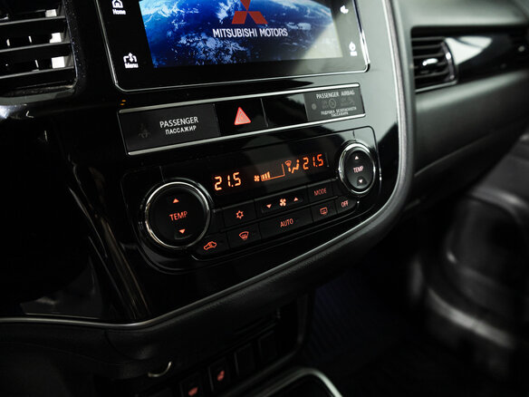 2019 Mitsubishi Outlander III Рестайлинг 3, серый, 1899700 рублей - вид 16