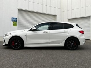 2022 BMW 1 серии 118i III (F40), белый, 1850000 рублей, вид 4