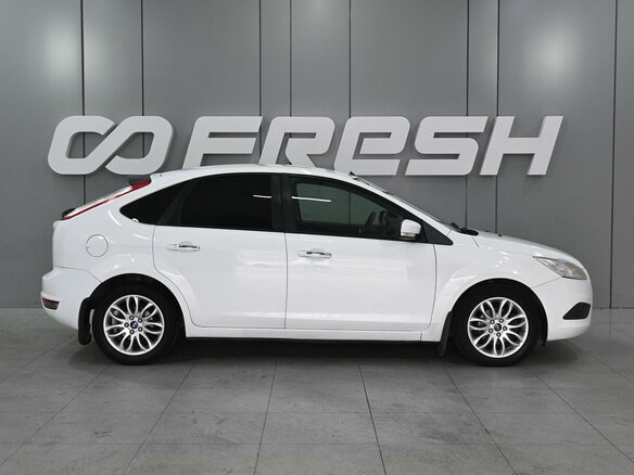 2010 Ford Focus II Рестайлинг, белый, 700000 рублей - вид 4
