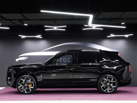 2025 Rolls-Royce Cullinan Black Badge I Рестайлинг (Series II), чёрный, 61900000 рублей, вид 2