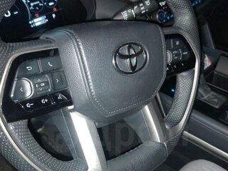 2022 Toyota Sequoia III, серебристый, 10450000 рублей, вид 3