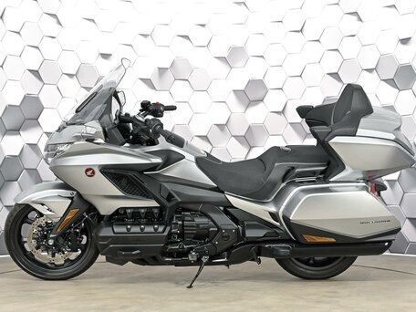 2025 Honda GL 1800 Gold Wing, серебристый, 3649000 рублей, вид 4