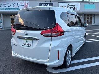 2017 Honda Freed II, белый, 1180000 рублей, вид 4