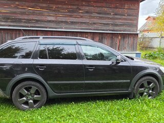 2011 Skoda Octavia Scout II (A5) Рестайлинг, чёрный, 990000 рублей, вид 4
