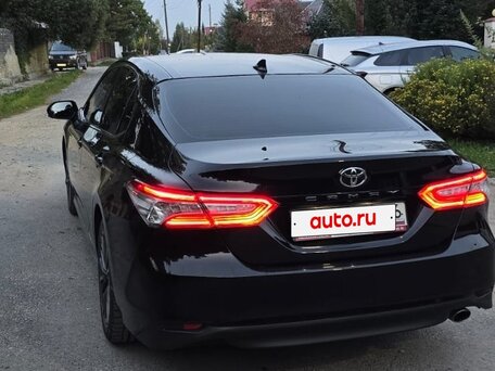 2020 Toyota Camry VIII (XV70), чёрный, 2900000 рублей, вид 4