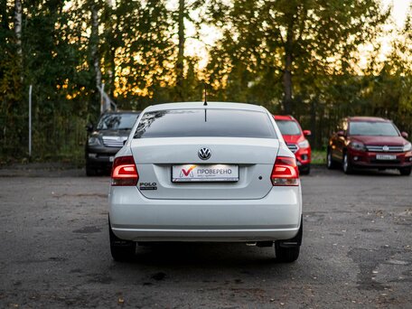 2015 Volkswagen Polo V, белый, 777000 рублей, вид 4