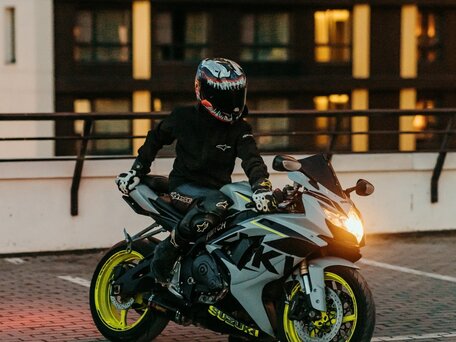 2008 Suzuki GSX-R 600, серебристый, 790000 рублей, вид 1