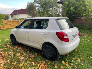 2011 Skoda Fabia II Рестайлинг, белый, 305000 рублей, вид 4