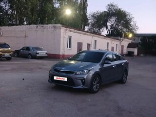 2019 Kia Rio IV, серый, 1550000 рублей, вид 1