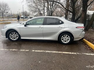 2021 Toyota Camry VIII (XV70), серый, 2350000 рублей, вид 4