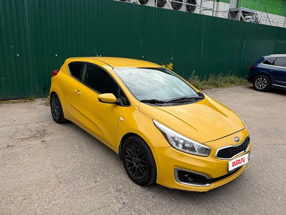 2016 Kia Ceed II Рестайлинг, жёлтый, 800000 рублей - вид 1