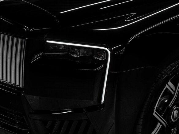 2026 Rolls-Royce Cullinan Black Badge I Рестайлинг (Series II), чёрный, 70000000 рублей - вид 2