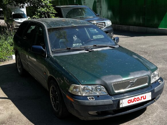 1998 Volvo V40 I, зелёный