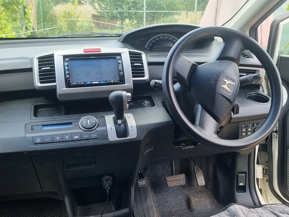 2011 Honda Freed I Рестайлинг, белый - вид 4