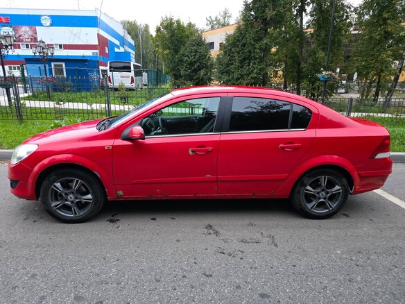 2008 Opel Astra H Рестайлинг, красный, 300000 рублей - вид 3