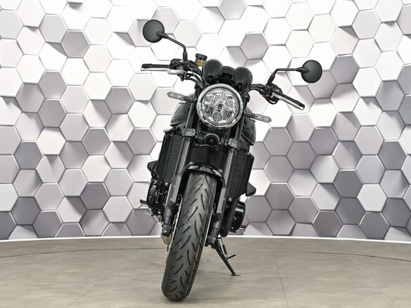 2025 Kawasaki Z 900RS, чёрный - вид 4