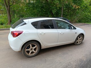 2011 Opel Astra J, белый, 520000 рублей, вид 2