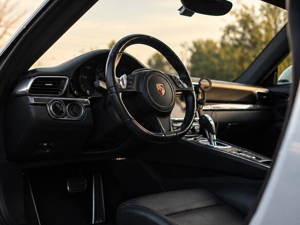 2013 Porsche 911 Carrera 4 VII (991), белый, 5890000 рублей - вид 5