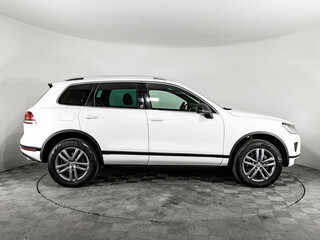 2017 Volkswagen Touareg II Рестайлинг, белый, 2449000 рублей, вид 4
