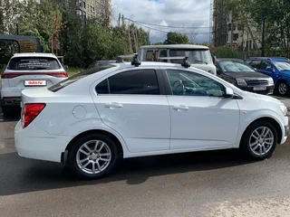 2014 Chevrolet Aveo II, белый, 525000 рублей, вид 2