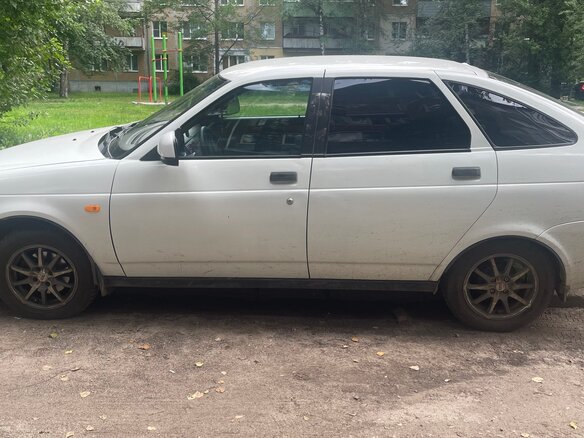 2011 Lada (ВАЗ) Priora I, белый, 220000 рублей - вид 3