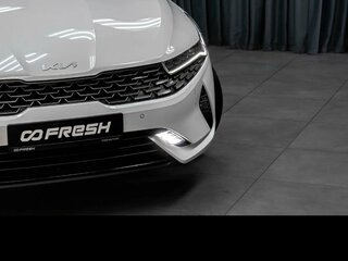 2021 Kia K5 III, белый, 2200000 рублей, вид 4