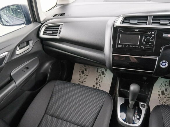 2019 Honda Fit III Рестайлинг, серый, 1339000 рублей - вид 10