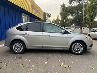 2011 Ford Focus II Рестайлинг, серебристый, 560000 рублей, вид 3