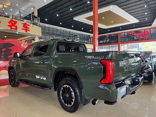 2023 Toyota Tundra CrewMax III, зелёный, 10500000 рублей, вид 4