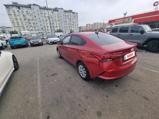 2021 Hyundai Solaris II Рестайлинг, красный, 1700000 рублей, вид 4