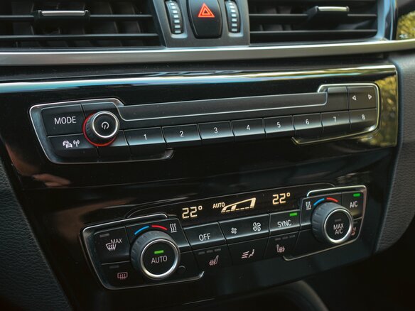 2018 BMW X1 20i xDrive II (F48), серый, 2530000 рублей - вид 16