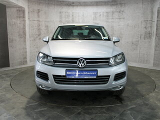 2010 Volkswagen Touareg II, серебристый, 1335000 рублей, вид 2
