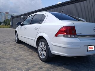 2011 Opel Astra H Рестайлинг, белый, 650000 рублей, вид 5