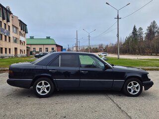 1991 Mercedes-Benz W124 300, синий, 340000 рублей, вид 5