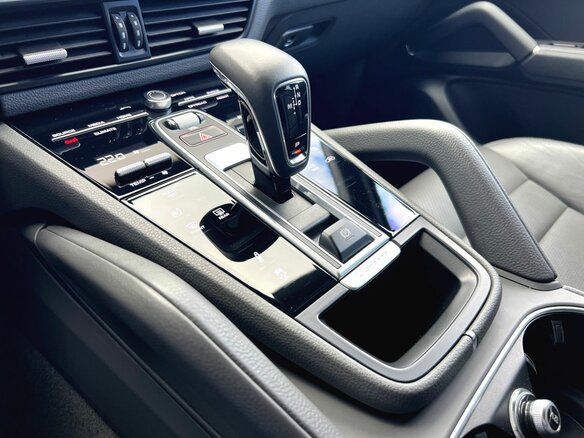 2021 Porsche Cayenne III, серый, 7390000 рублей - вид 30